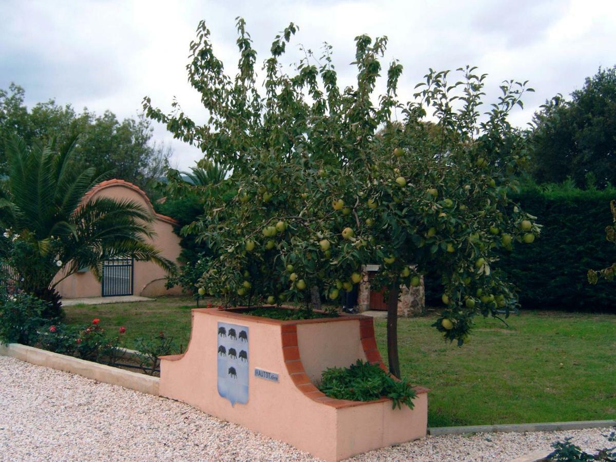 לינה וארוחת בוקר Castelnou La Planquette מראה חיצוני תמונה